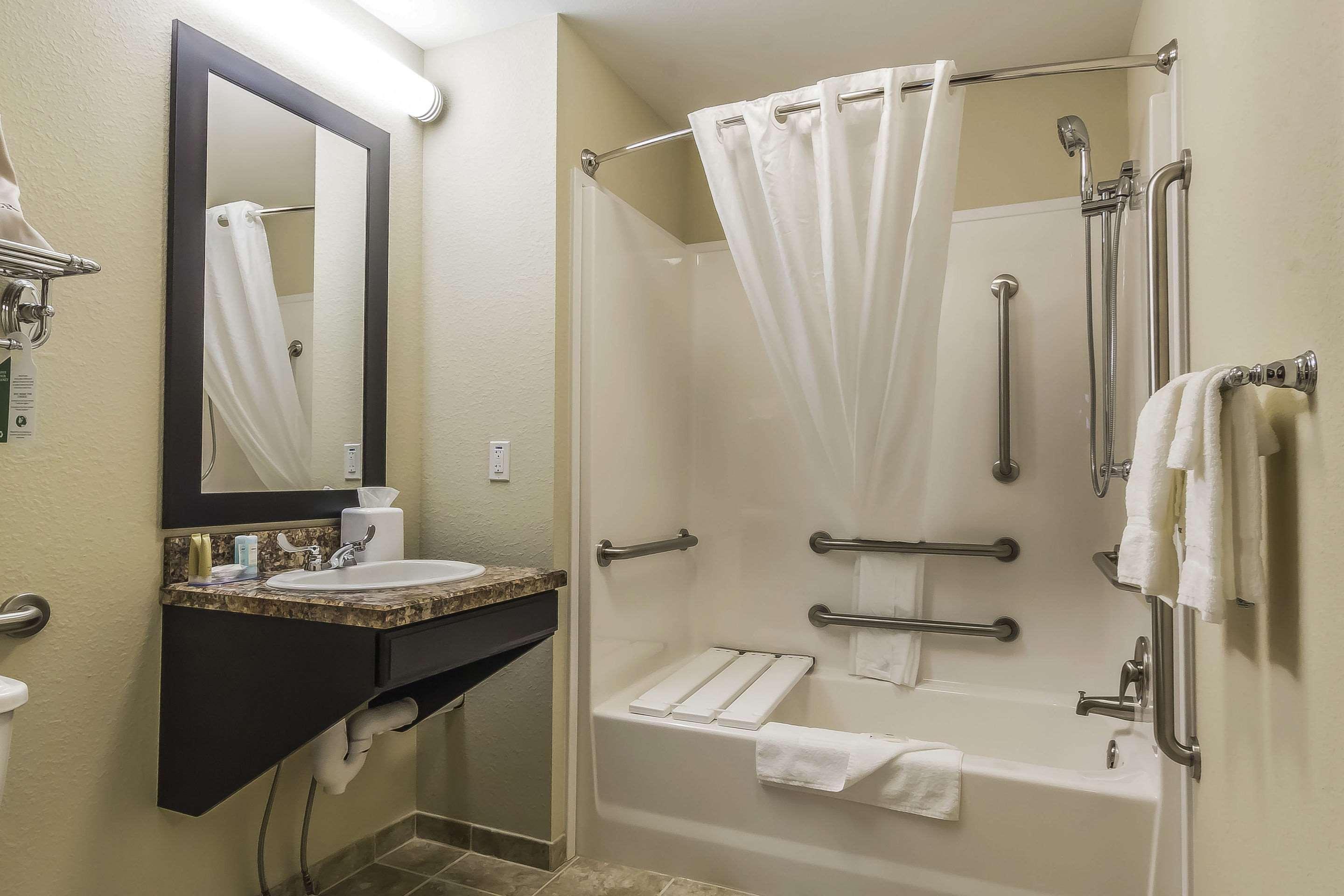Quality Inn & Suites 穆斯乔 外观 照片