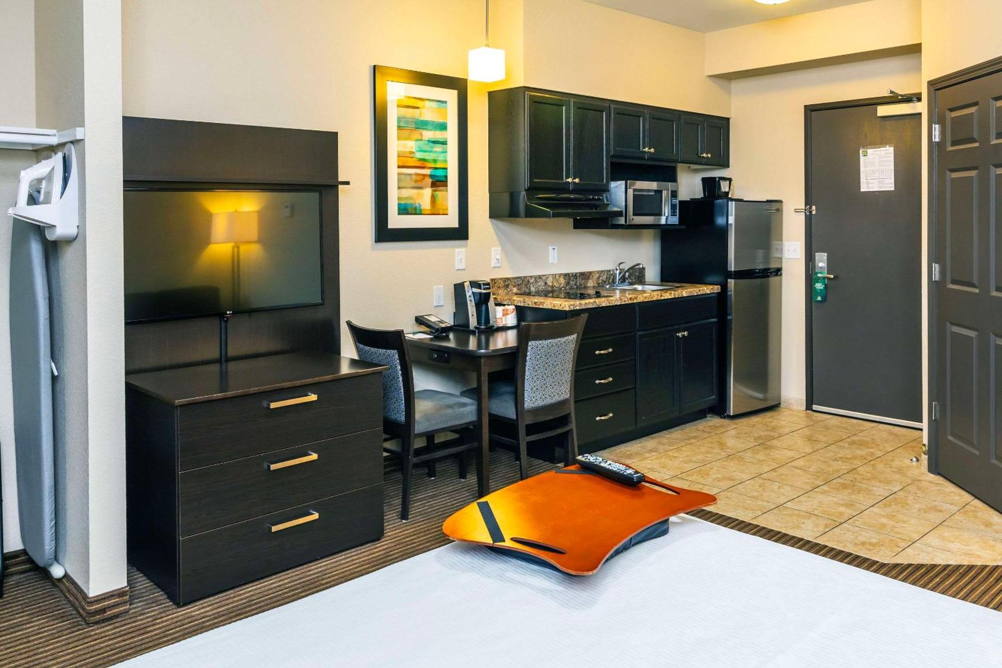 Quality Inn & Suites 穆斯乔 外观 照片